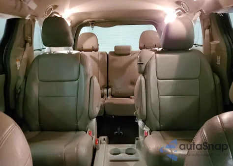 2016 Toyota Sienna Xle z USA, uszkodzony, nr VIN 5TDYK3DC6GS744342